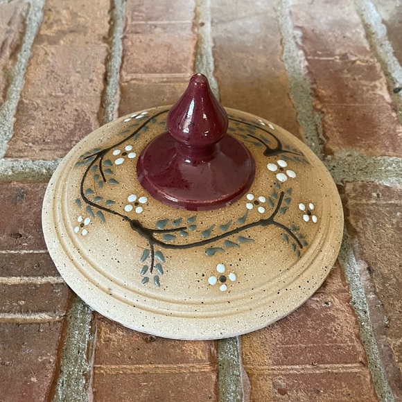 Parsley Pottery Stoneware Casserole Dish with Lid - Picture 4 of 8